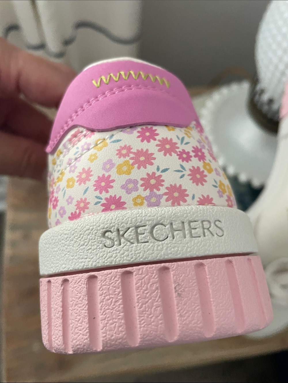 Skechers NEW Women's Cream and Pink Lace-Up Sneakers